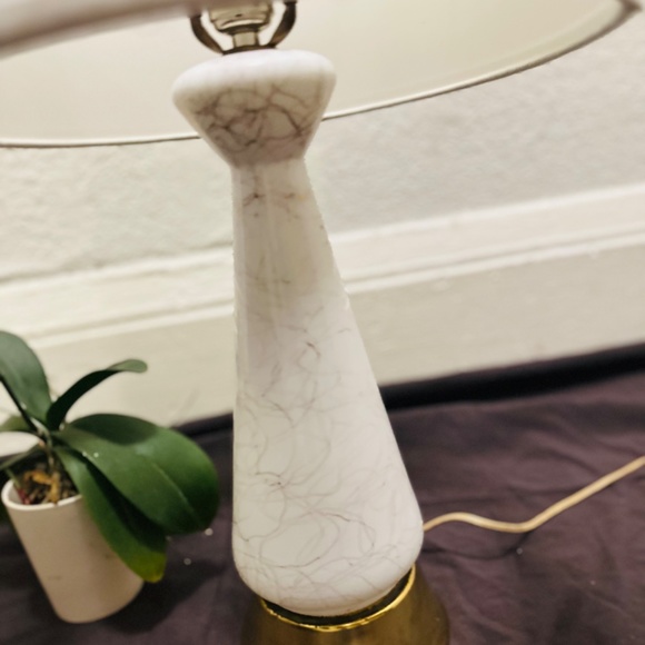 Midcentury Atomic Table Lamp Gold leaf and white. - Picture 2 of 4